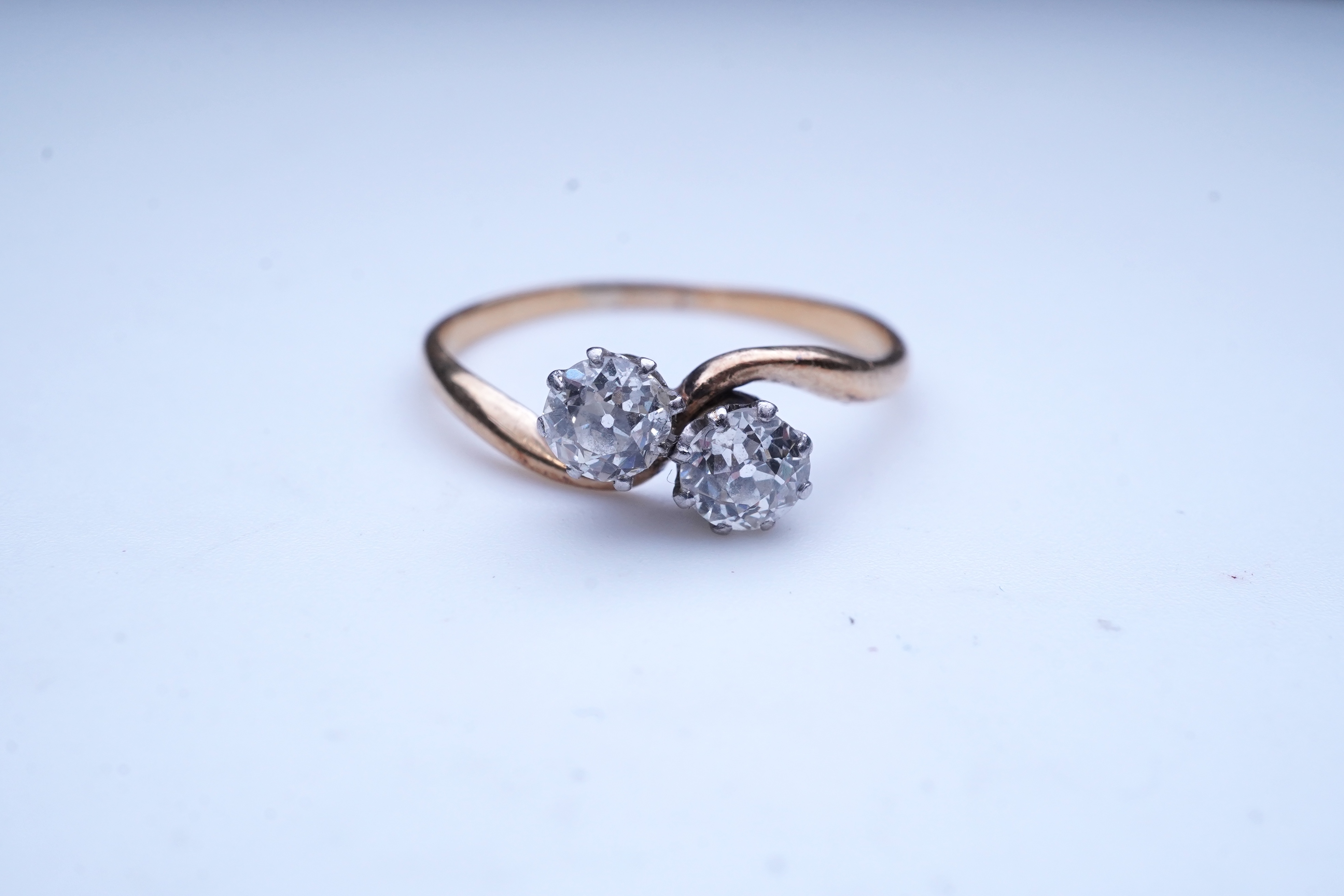 A diamond 'toi-et-moi' ring, early 20th century